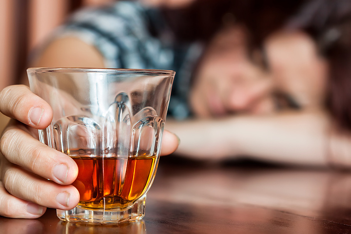 探索項出傳媒 免費圖片素材與酒精飲料的視覺魅力